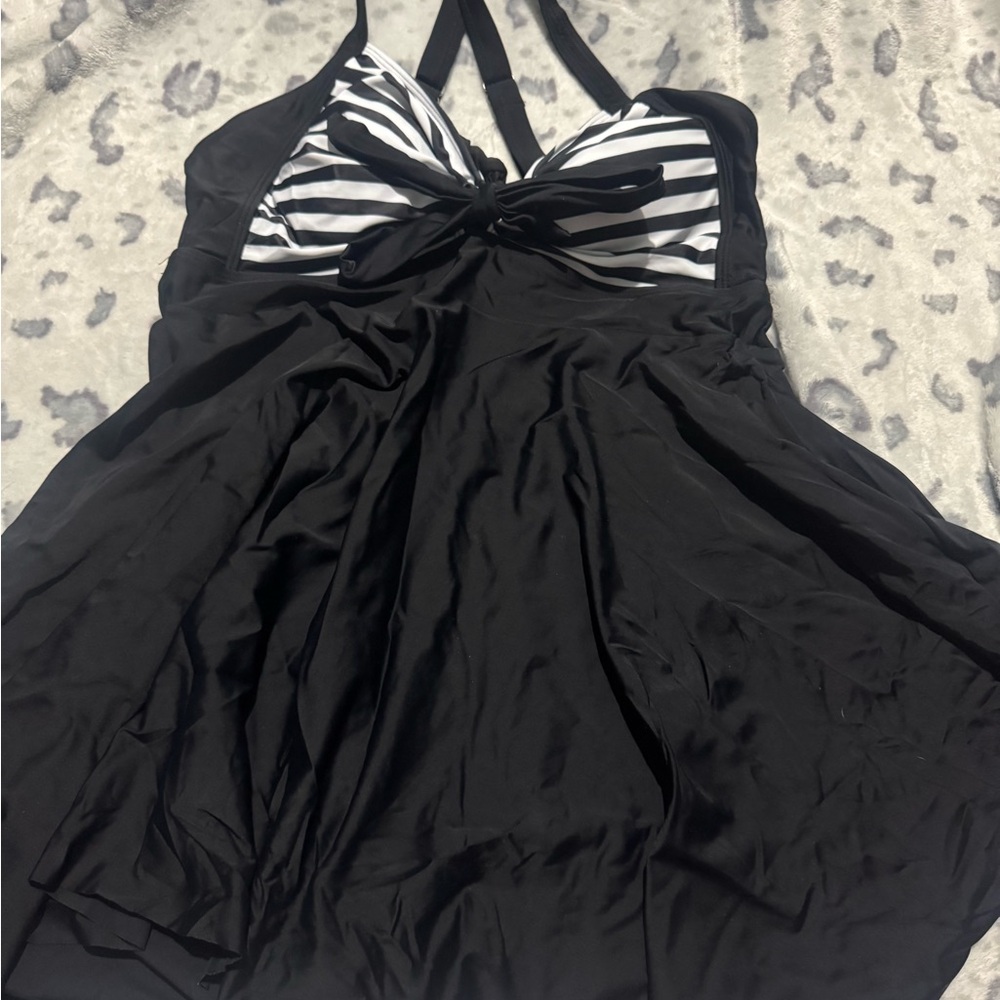 Cupshe Black and White tankini and bottoms